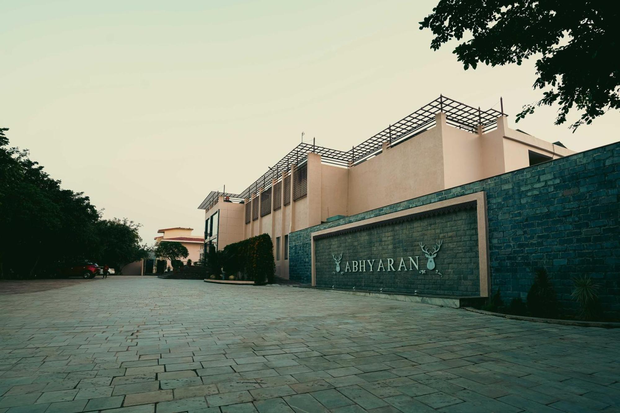 Abhyaran Resort & Spa Ranthambore ซาวาย มาโดปูร์ ภายนอก รูปภาพ