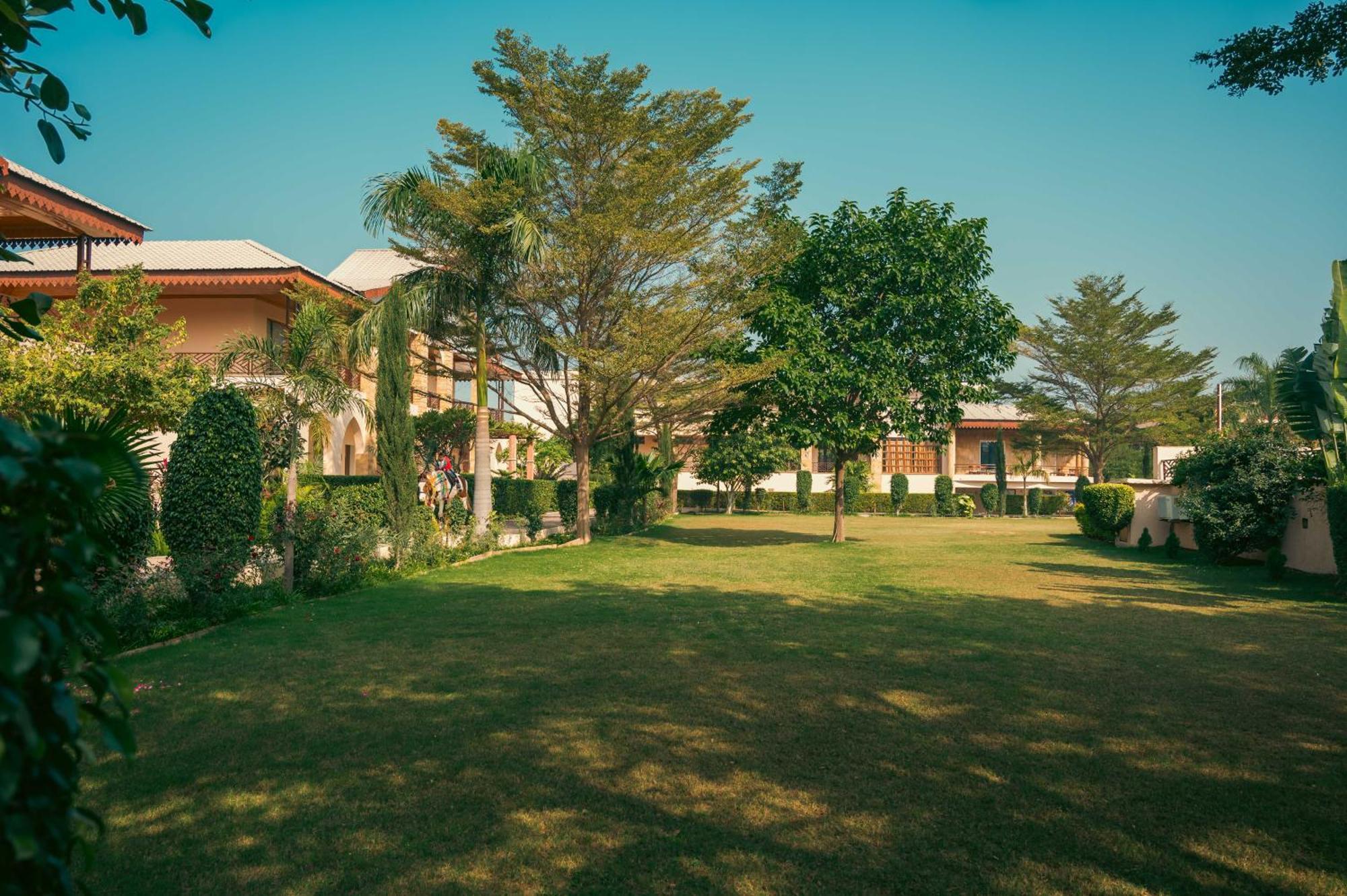 Abhyaran Resort & Spa Ranthambore ซาวาย มาโดปูร์ ภายนอก รูปภาพ