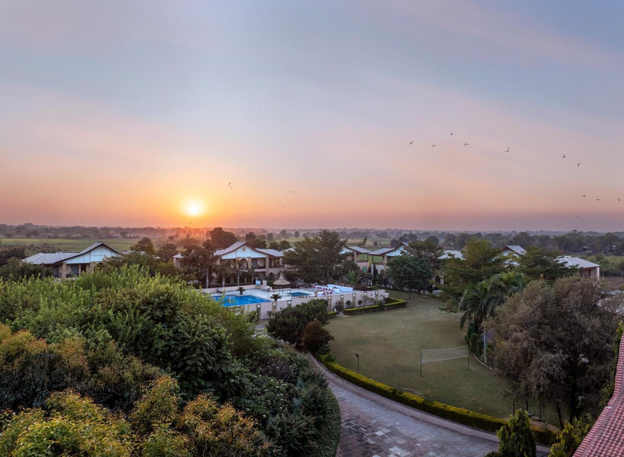 Abhyaran Resort & Spa Ranthambore ซาวาย มาโดปูร์ ภายนอก รูปภาพ
