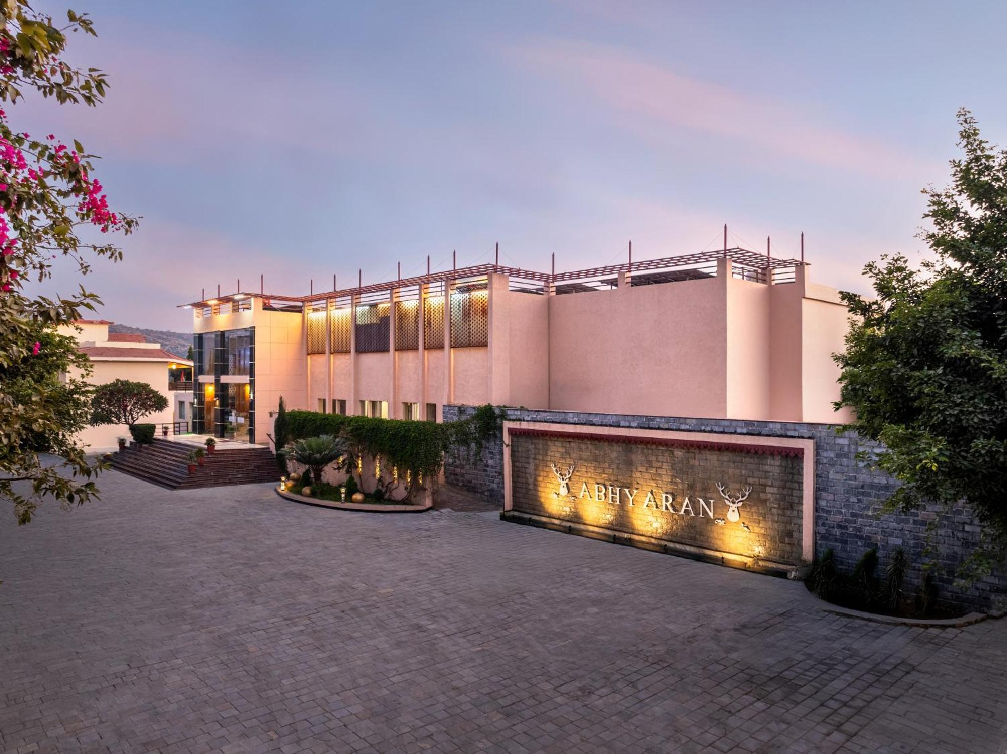 Abhyaran Resort & Spa Ranthambore ซาวาย มาโดปูร์ ภายนอก รูปภาพ